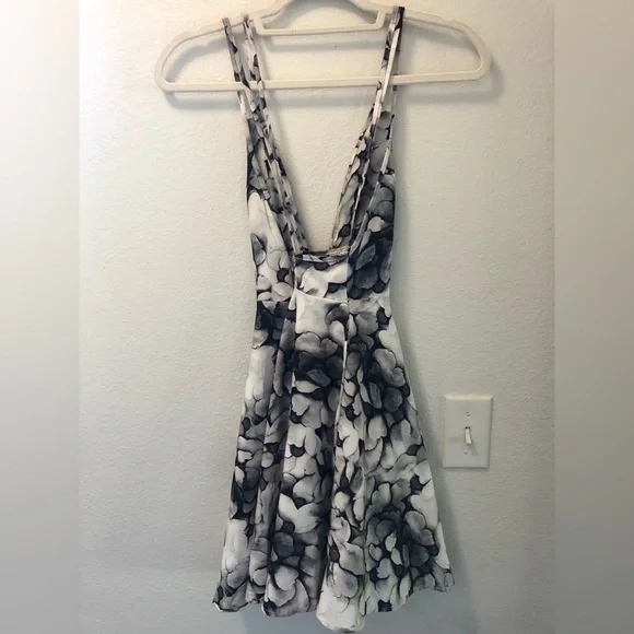 Deep Plunge Dress - Picture 9 of 11